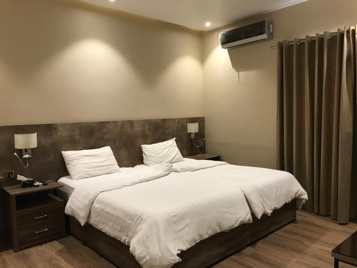 Hamsun Shahrah-E-Faisal Hotel Karachi Exterior foto