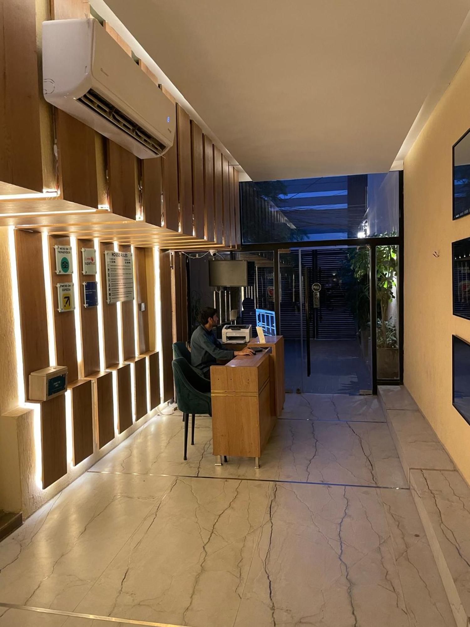Hamsun Shahrah-E-Faisal Hotel Karachi Exterior foto